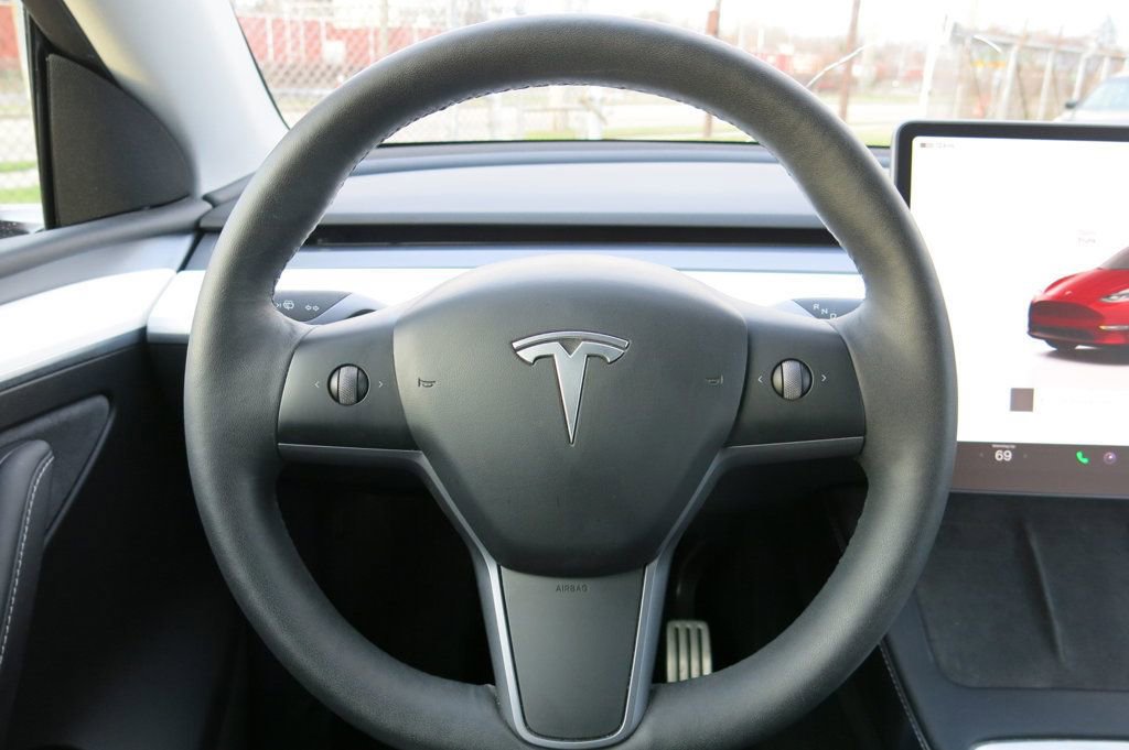 Used 2023 Tesla Model Y Performance image 24