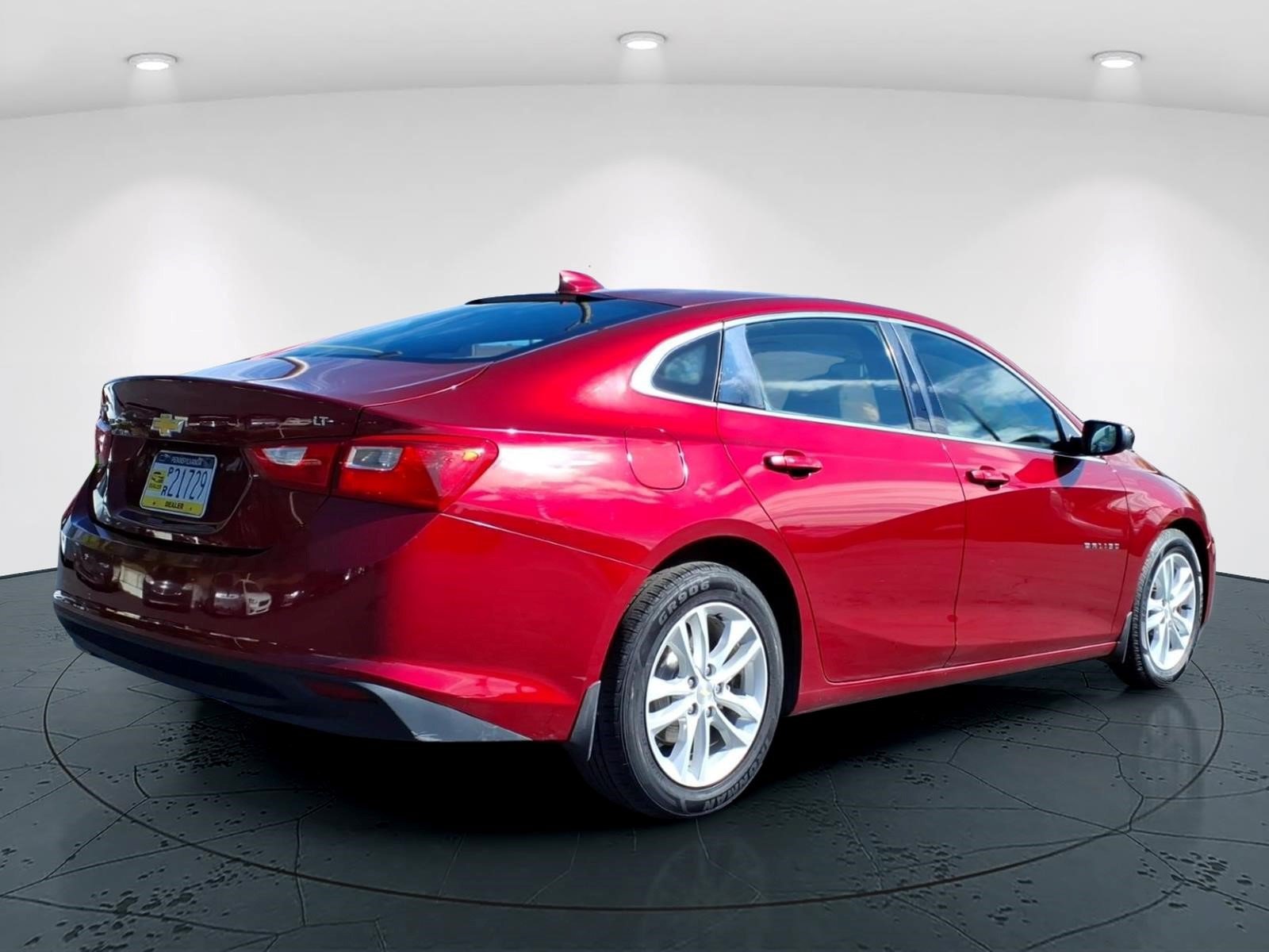 Used 2017 Chevrolet Malibu LT FWD image 3