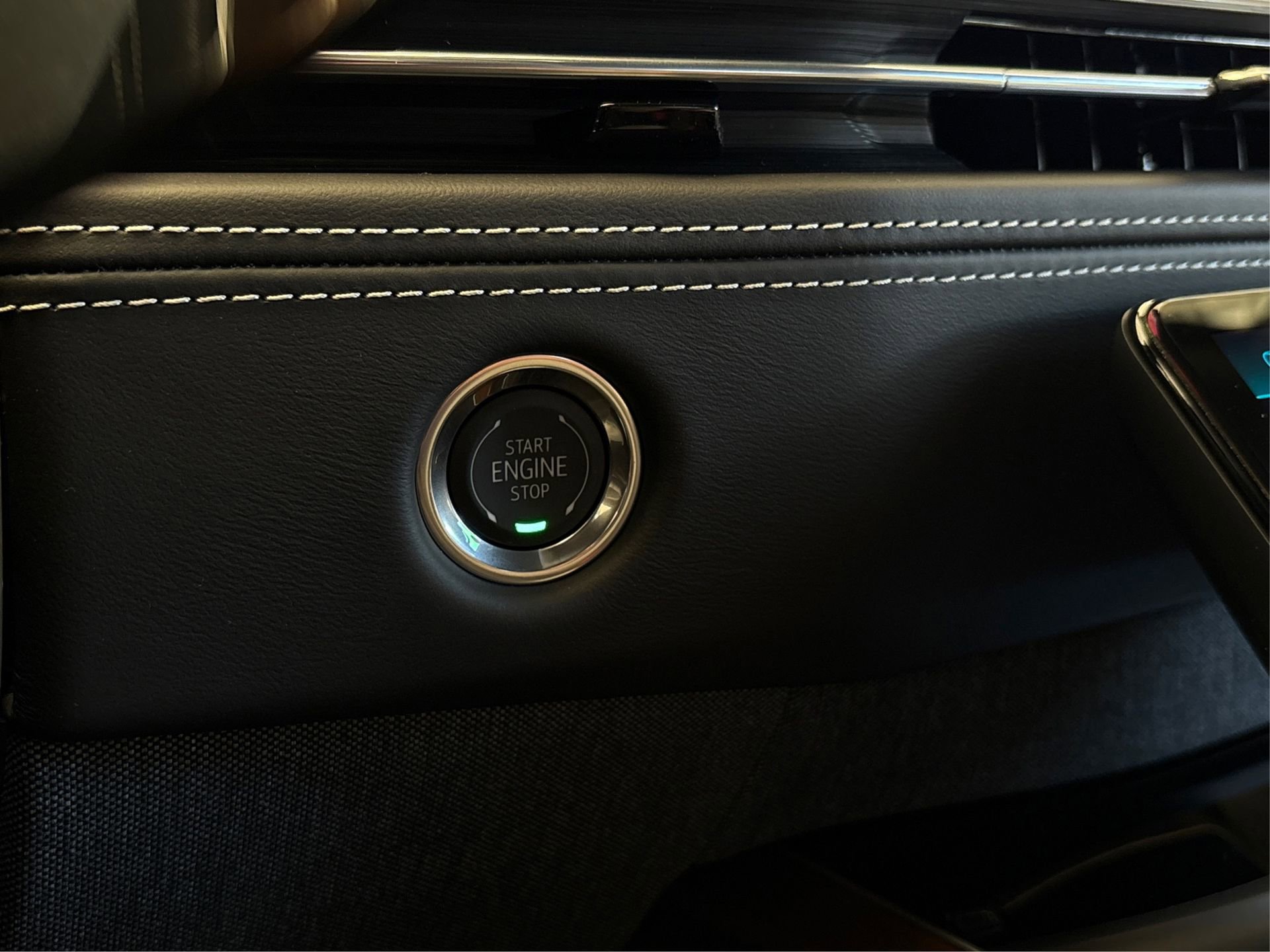 New 2026 Cadillac Escalade ESV Platinum Sport w/ LPO, ONYX Package image 28