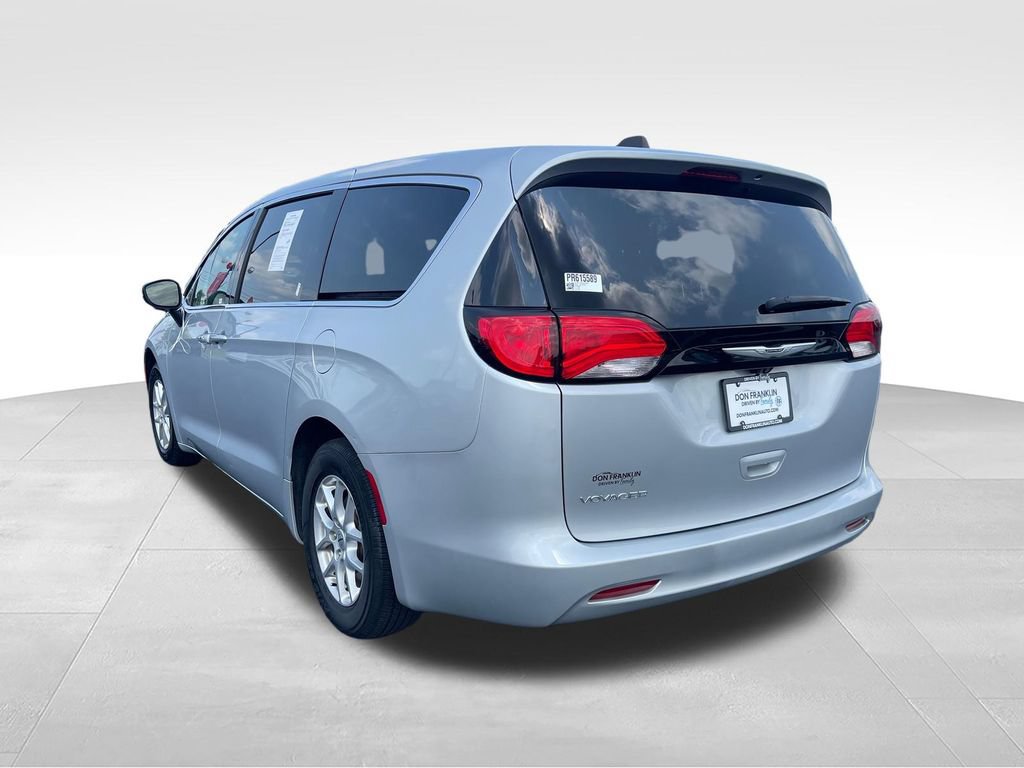 Used 2023 Chrysler Voyager LX FWD video 4