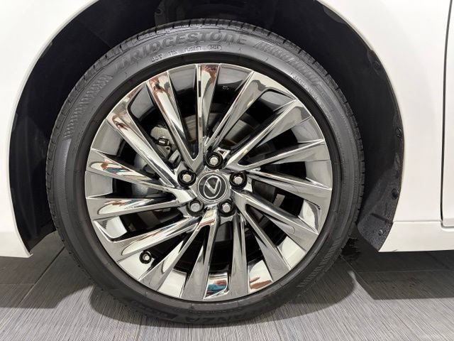 Used 2025 Lexus ES 300h Ultra Luxury w/ Accessory Package (Z1) FWD image 22