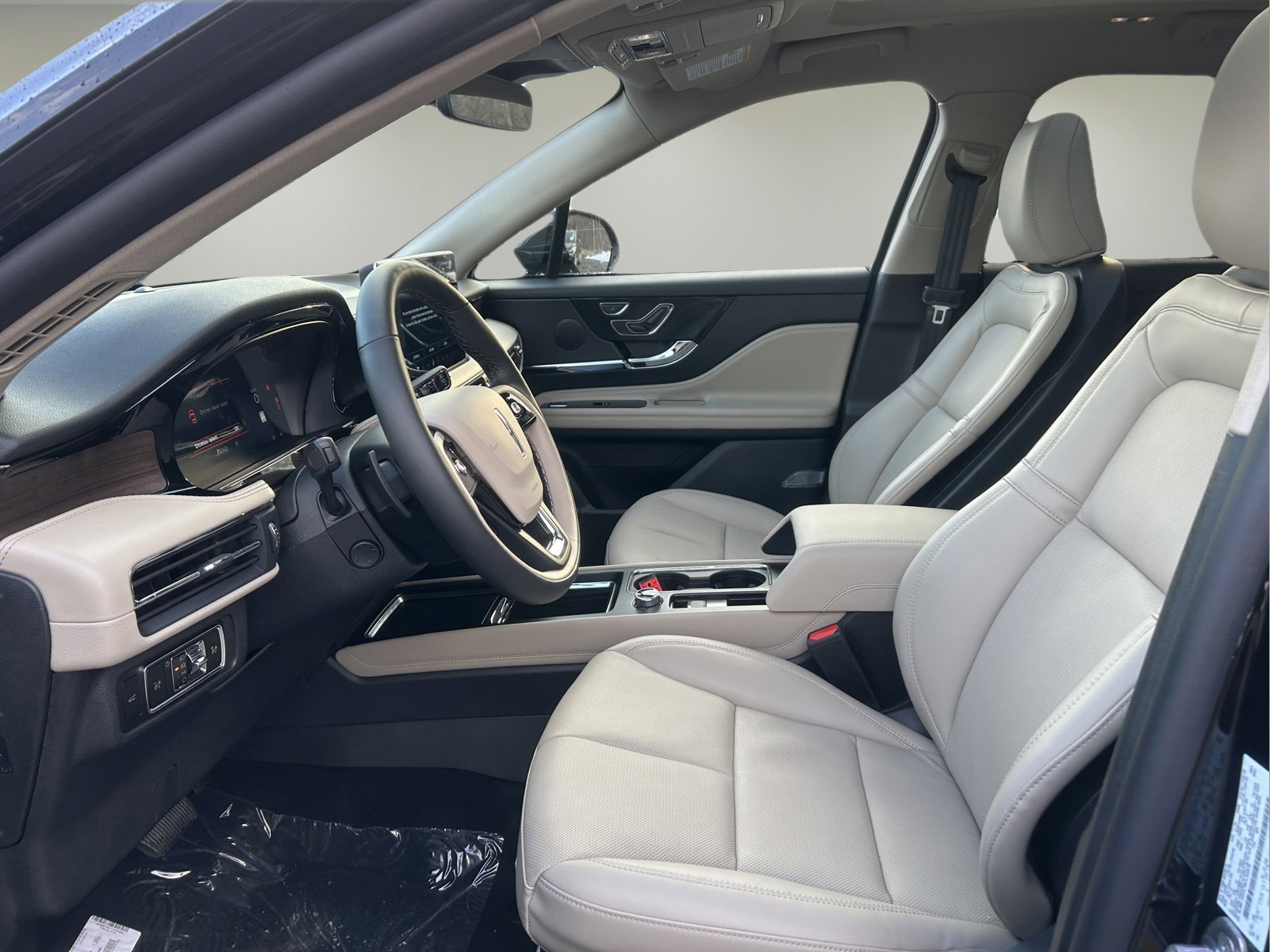 Used 2025 Lincoln Corsair Reserve image 15