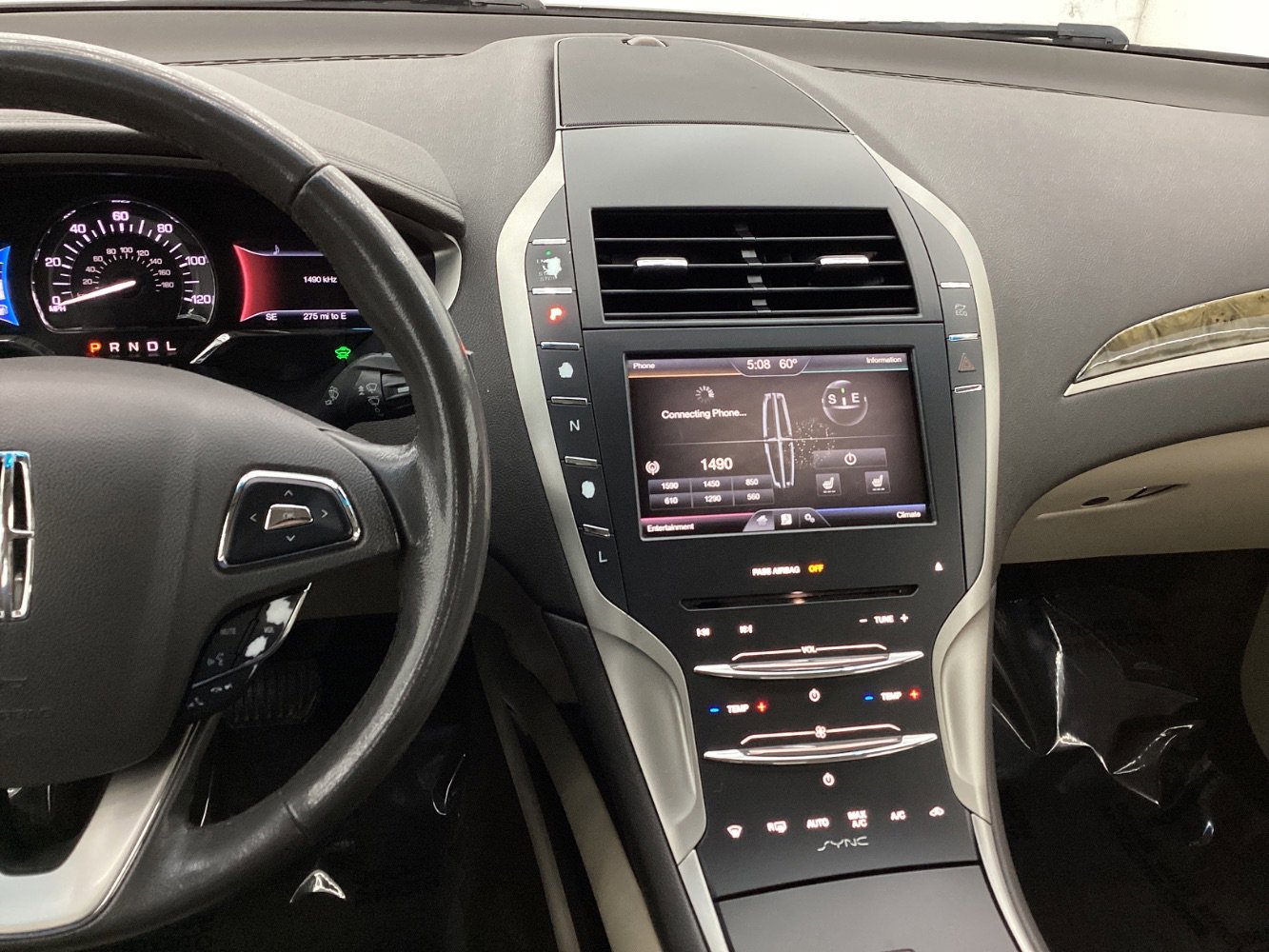 Used 2016 Lincoln MKZ Hybrid image 33