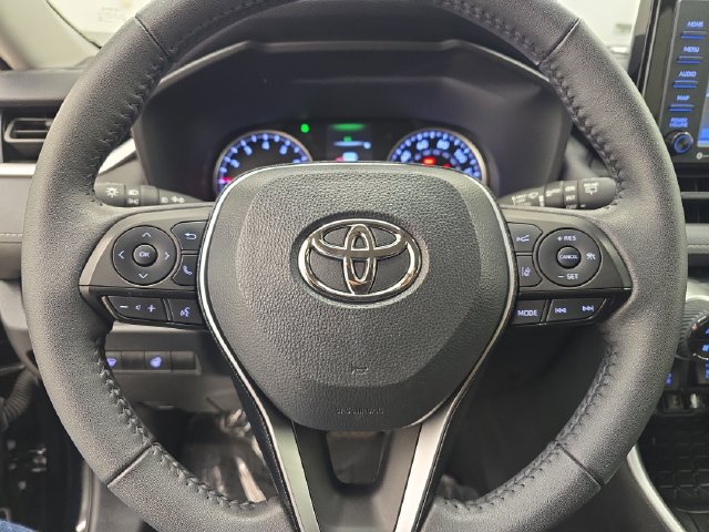 Used 2021 Toyota RAV4 XLE w/ XLE Grade Weather Package AWD/4WD image 28