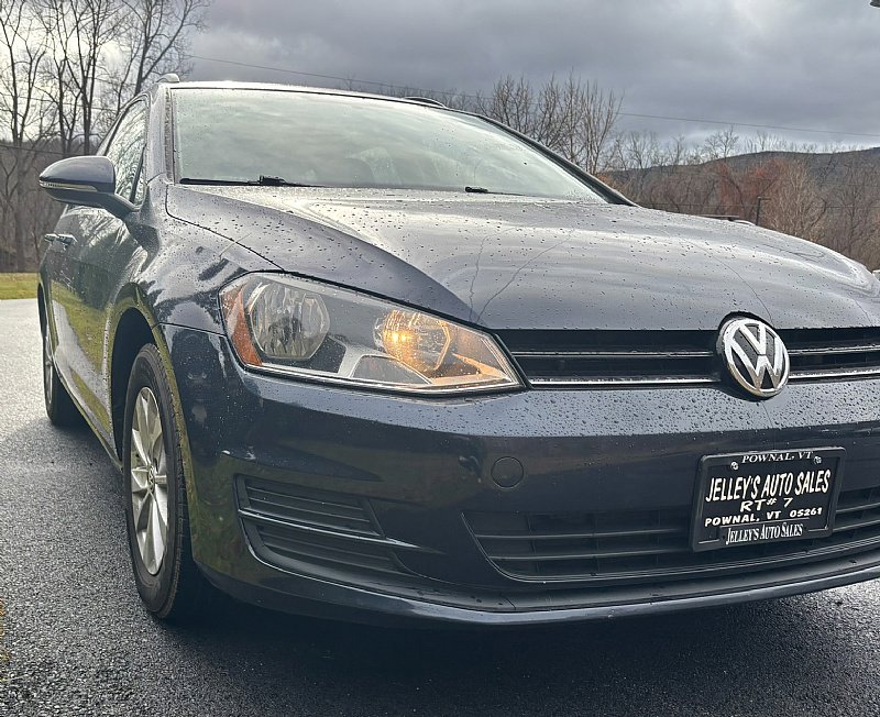Used 2017 Volkswagen Golf SE FWD image 5