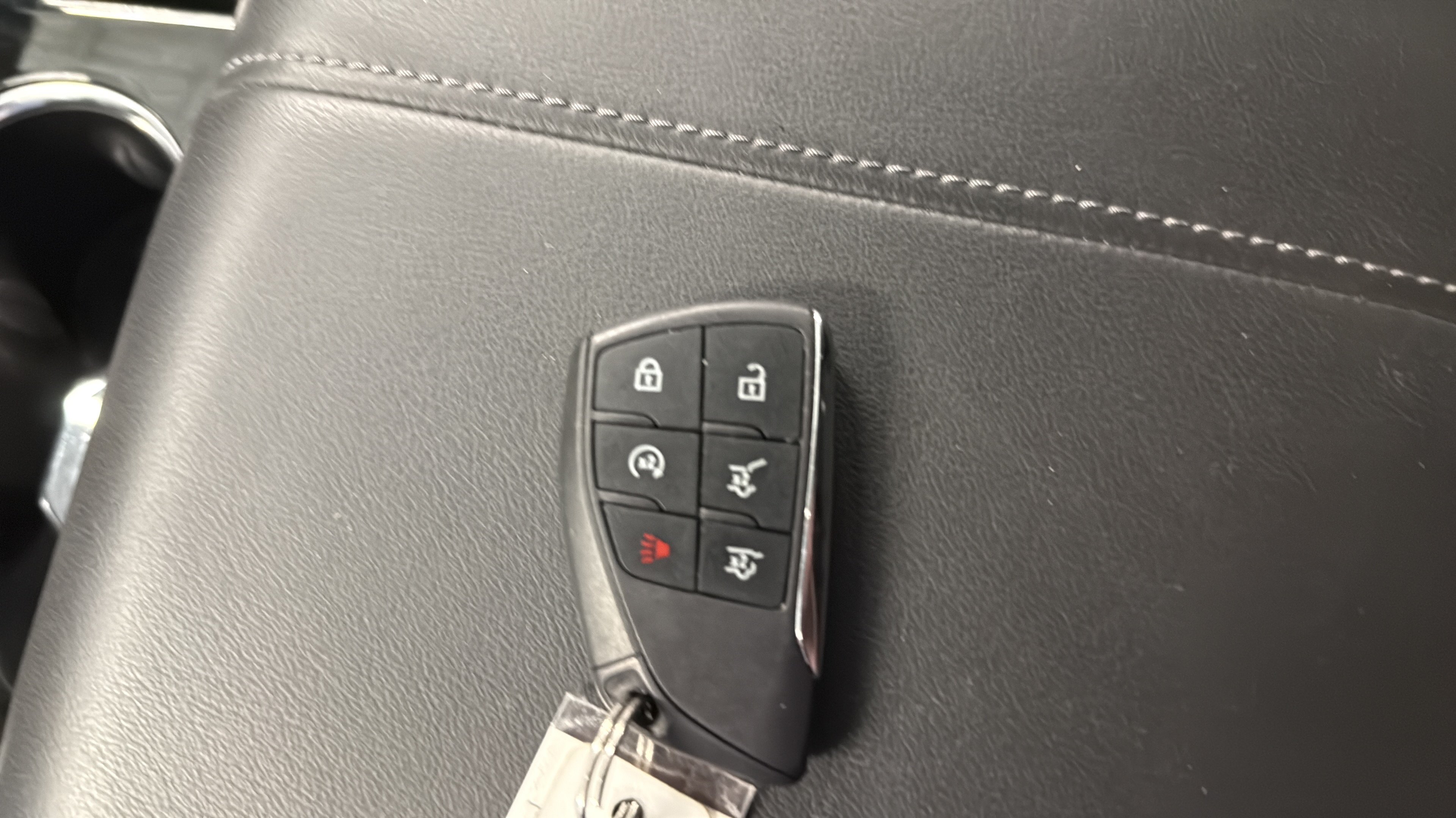 Used 2025 Chevrolet Suburban LT w/ Comfort Package AWD/4WD image 23
