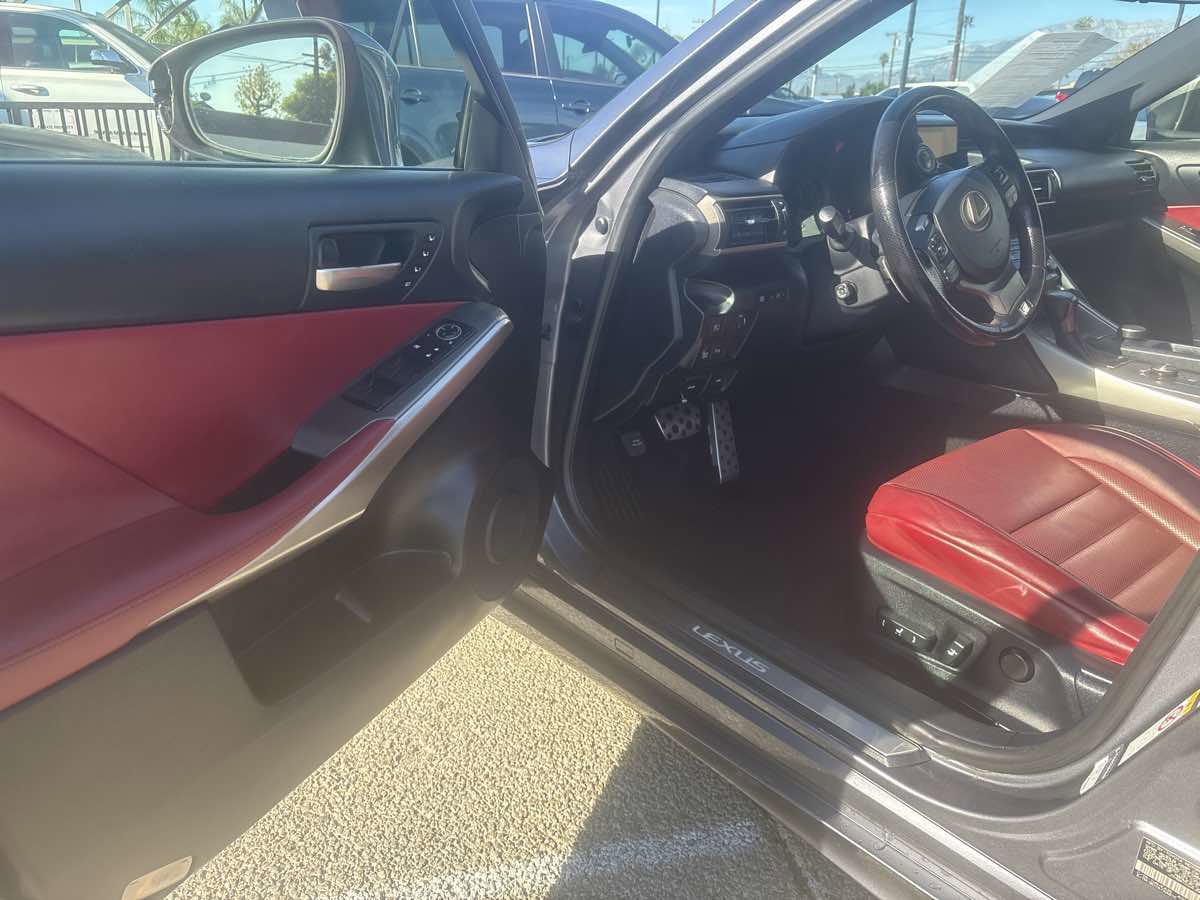 Used 2018 Lexus IS 300 image 6