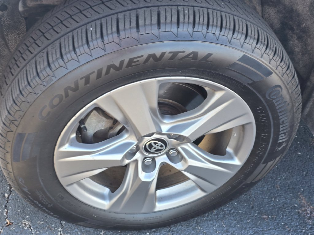 Certified 2022 Toyota RAV4 XLE w/ Convenience Package AWD/4WD image 22