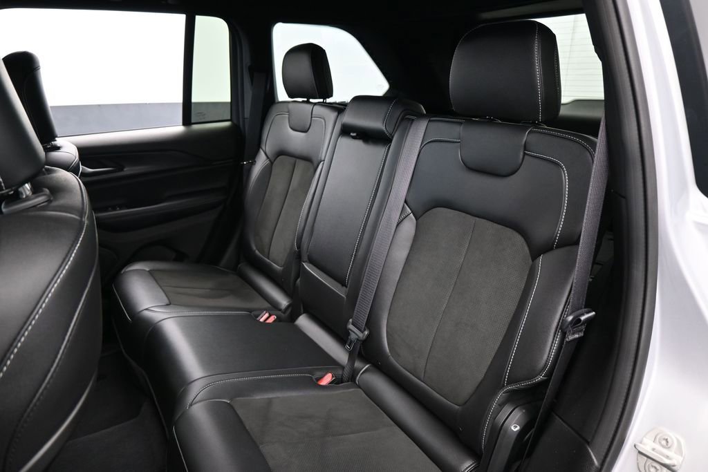 Used 2023 Jeep Grand Cherokee Altitude AWD/4WD image 37