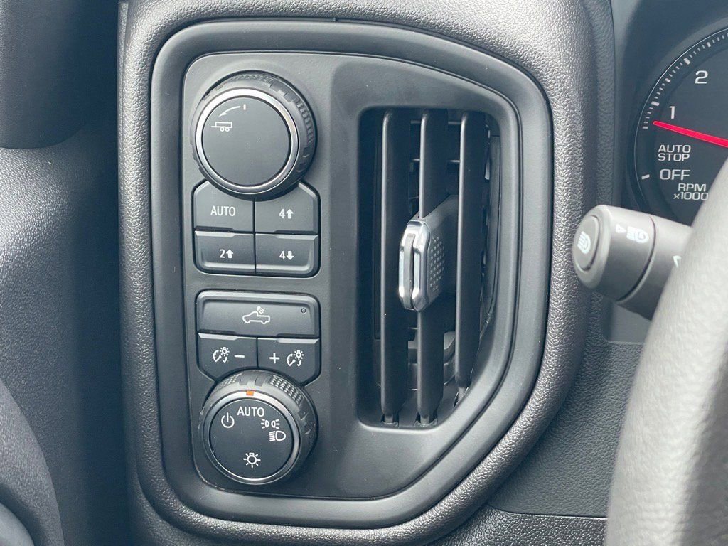 Used 2024 Chevrolet Silverado 1500 Custom Trail Boss w/ Dark Appearance Package image 18