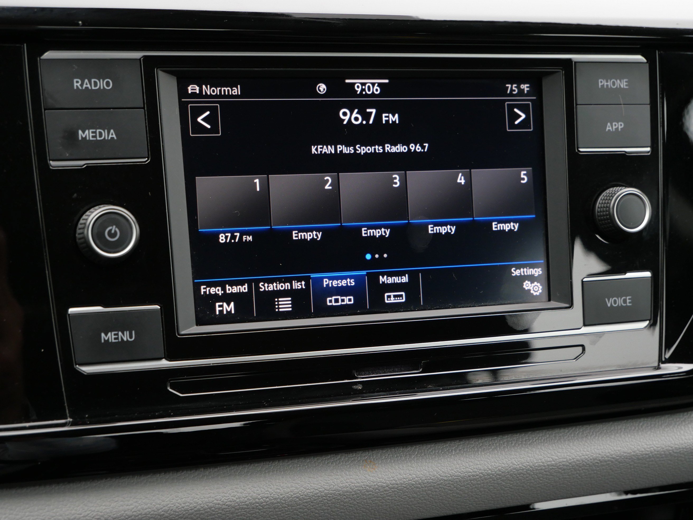 Certified 2024 Volkswagen Taos S AWD/4WD image 22