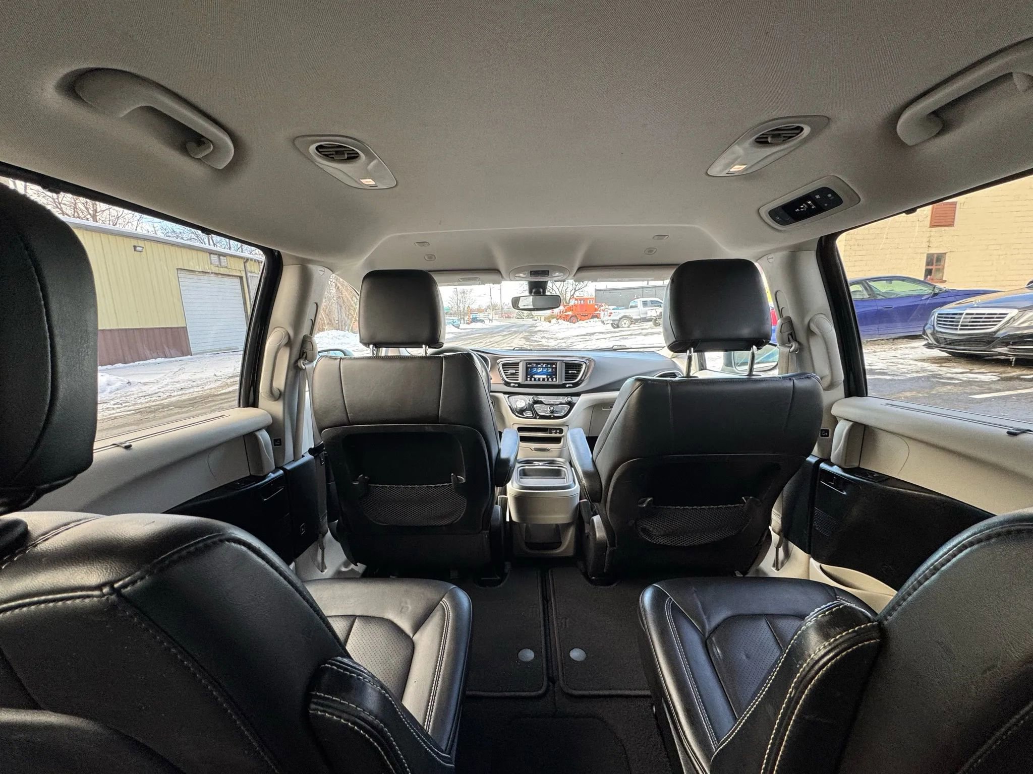 Used 2020 Chrysler Voyager Lxi image 25