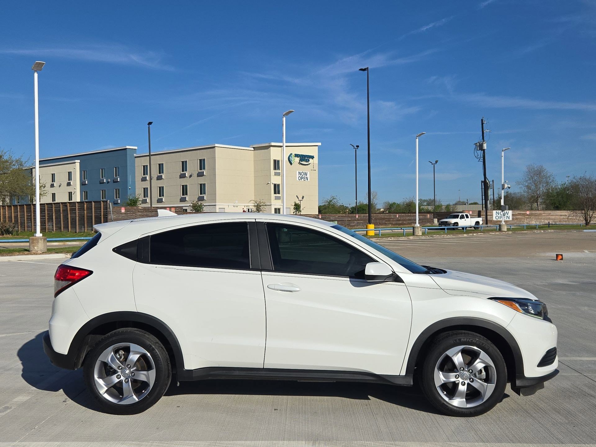 Used 2022 Honda HR-V LX image 2