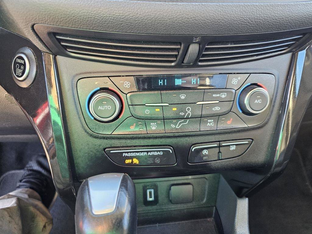 Used 2017 Ford Escape Titanium AWD/4WD image 27