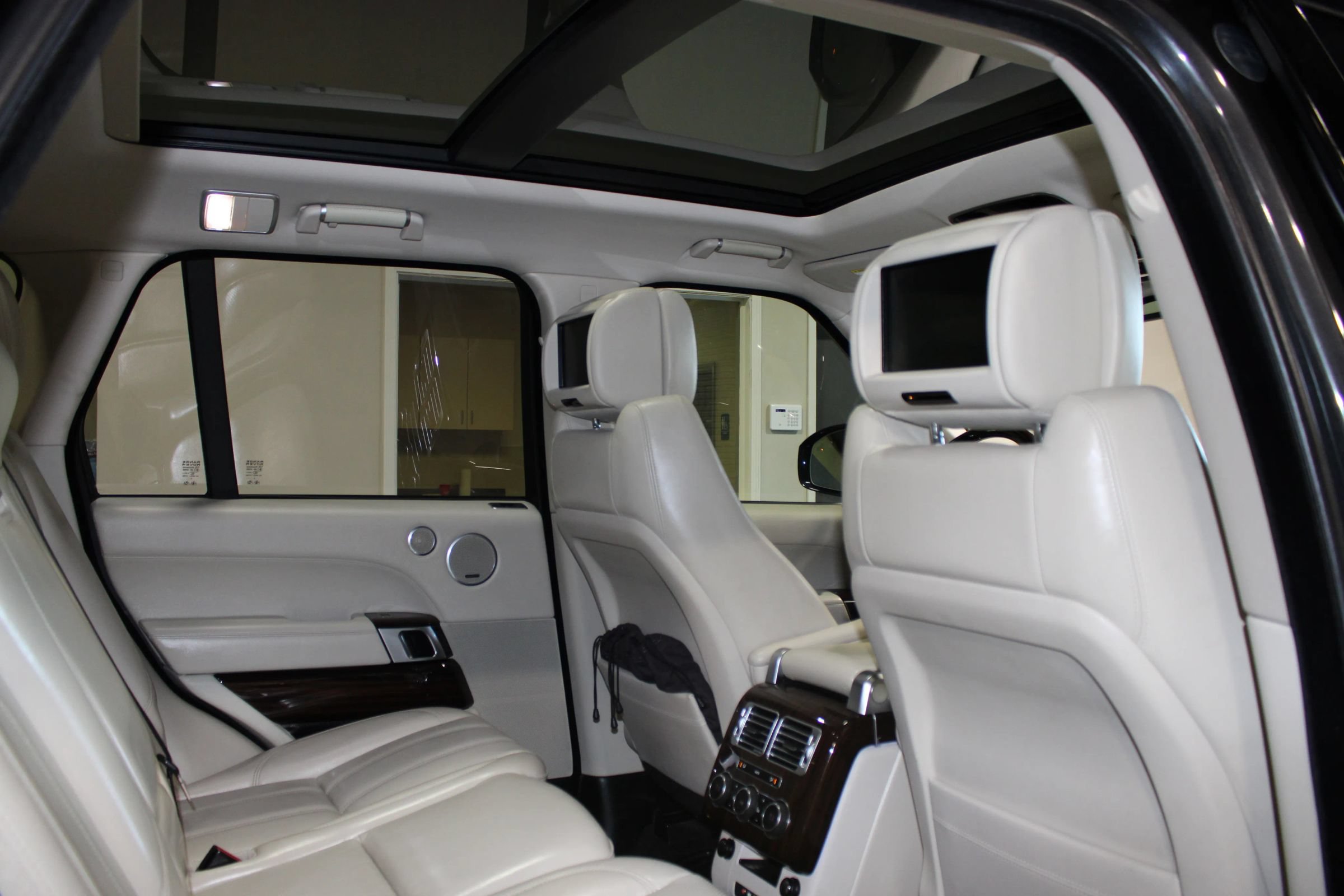 Used 2014 Land Rover Range Rover Supercharged AWD/4WD image 44