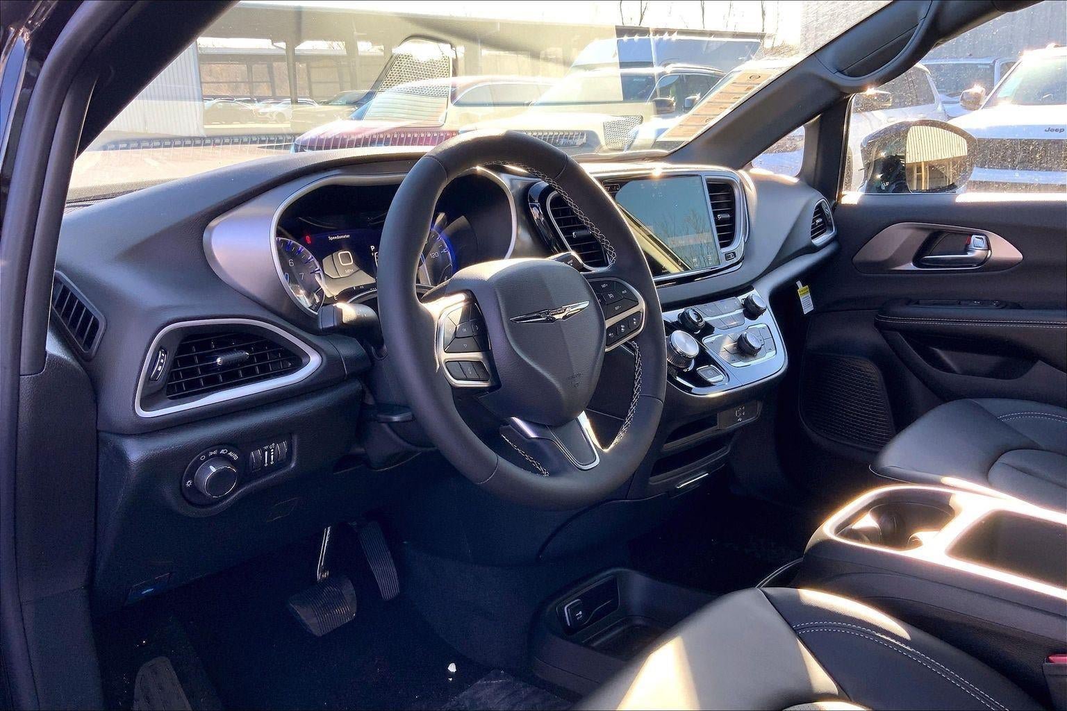 New 2026 Chrysler Voyager LX FWD image 7