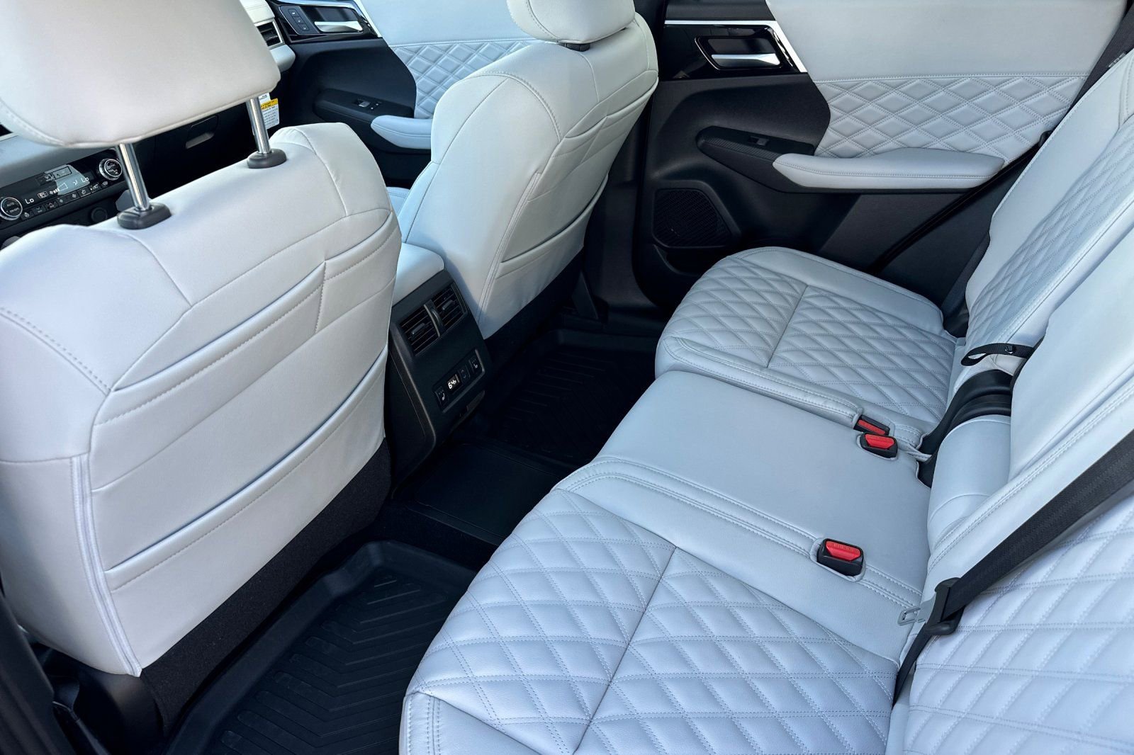 New 2025 Mitsubishi Outlander SEL image 11