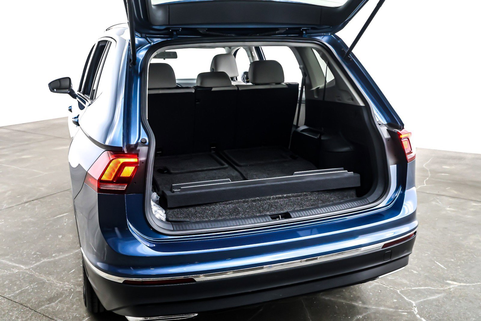 Used 2020 Volkswagen Tiguan SE image 22