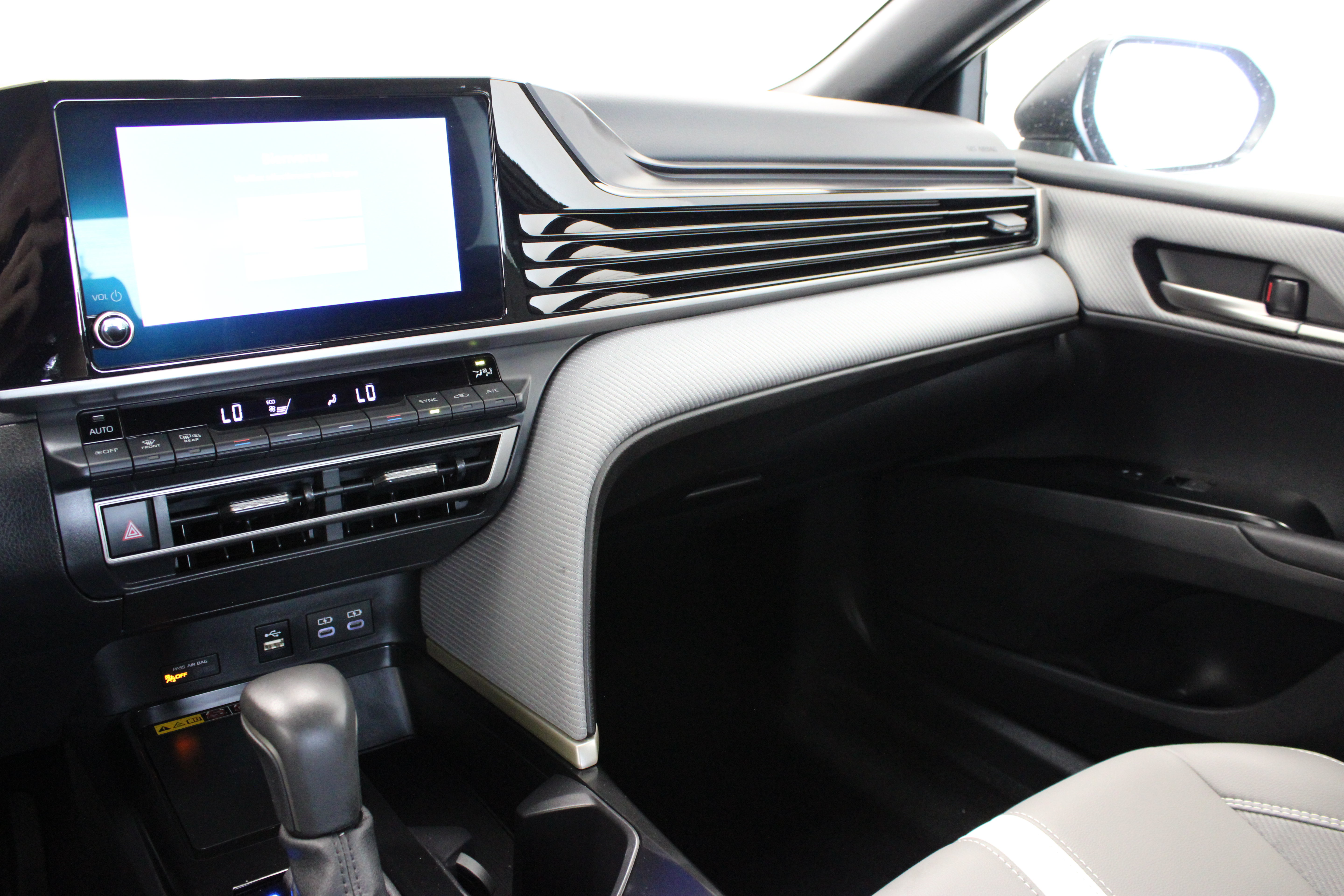 Used 2026 Toyota Camry SE FWD image 15