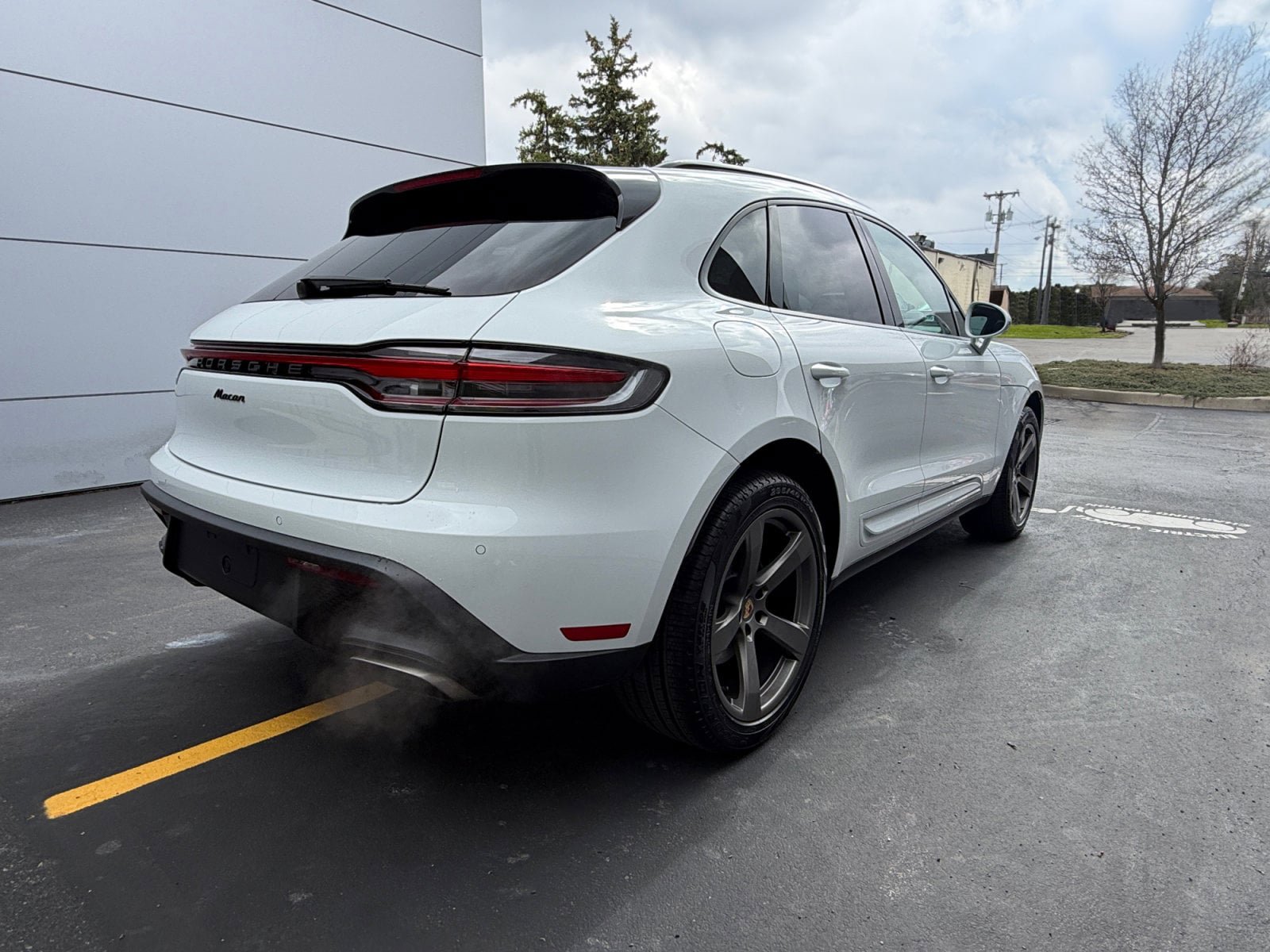 Certified 2025 Porsche Macan AWD/4WD image 12