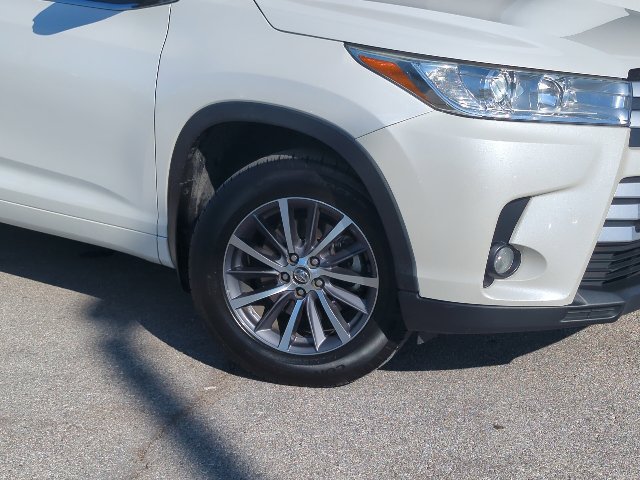 Used 2018 Toyota Highlander XLE AWD/4WD image 2