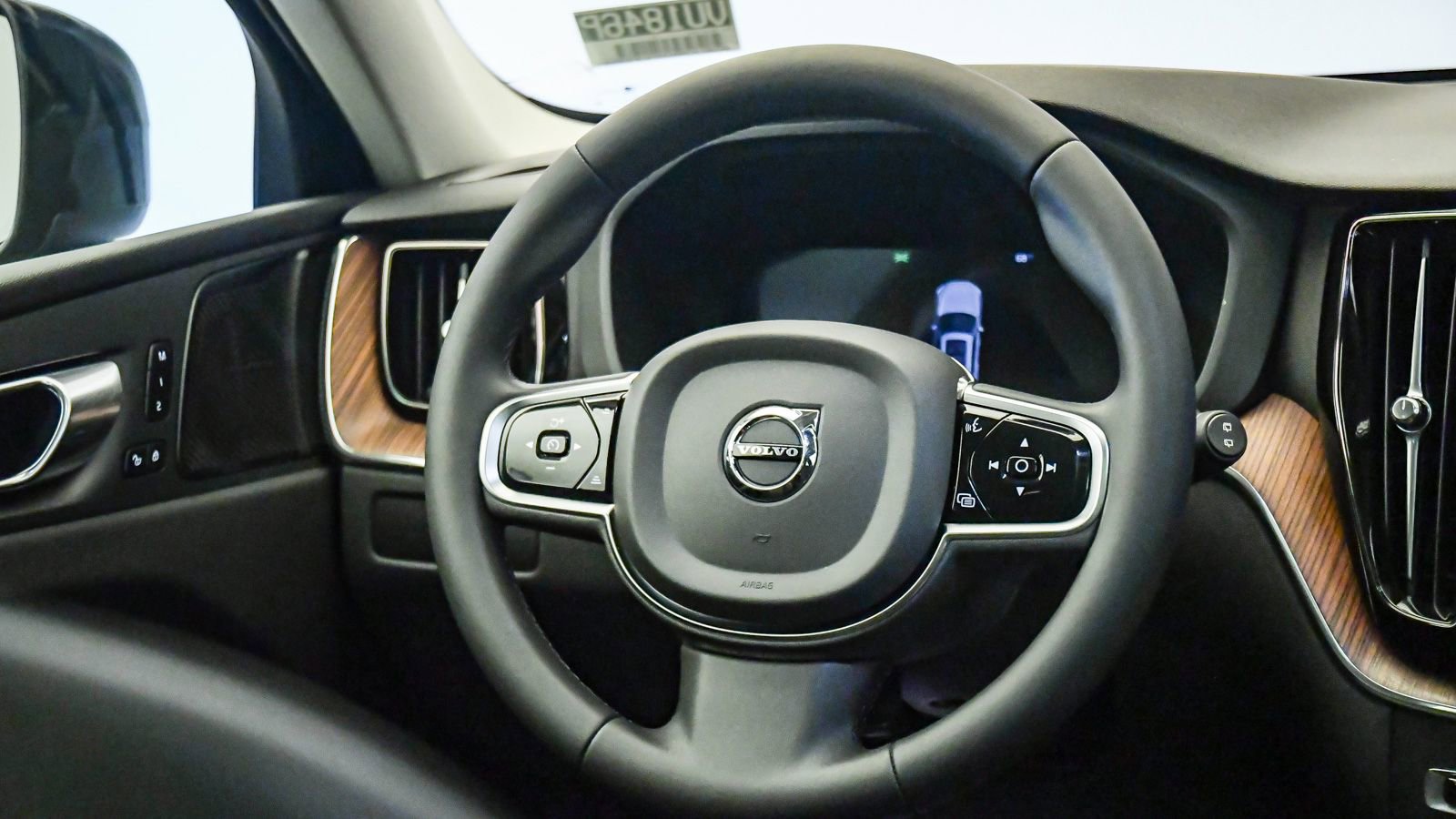 Certified 2023 Volvo XC60 B5 Plus w/ Climate Package AWD/4WD image 13