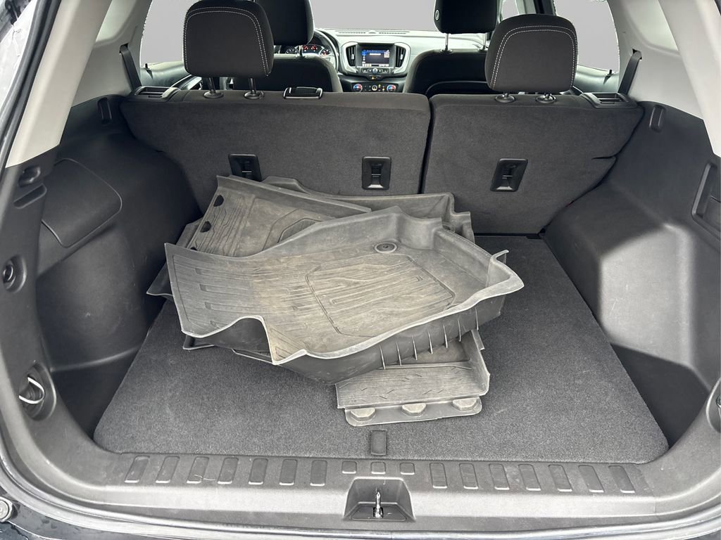 Used 2022 GMC Terrain SLE w/ Driver Convenience Package image 11