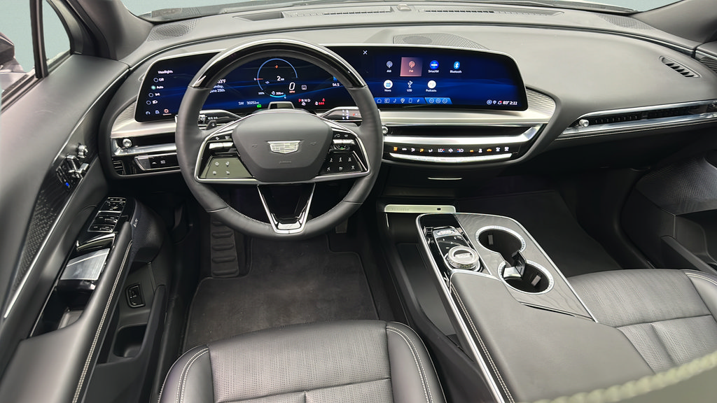 Used 2023 Cadillac Lyriq AWD image 11
