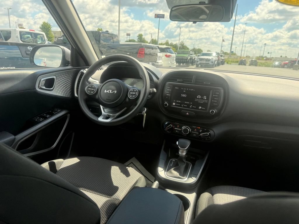 Used 2025 Kia Soul LX w/ LX Technology Package FWD image 43