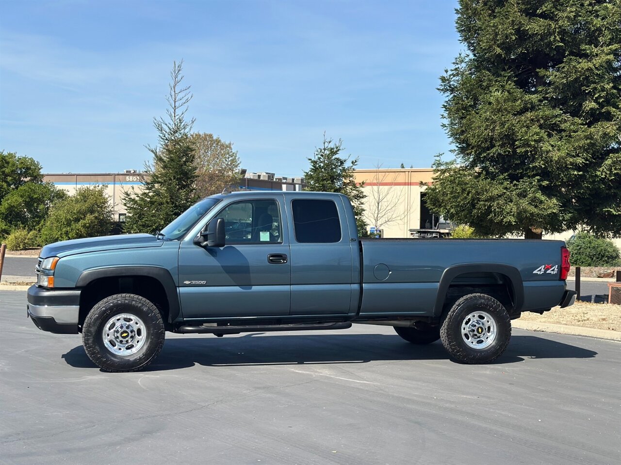 Used 2006 Chevrolet Silverado 3500 LT w/ Skid Plate Package AWD/4WD image 5