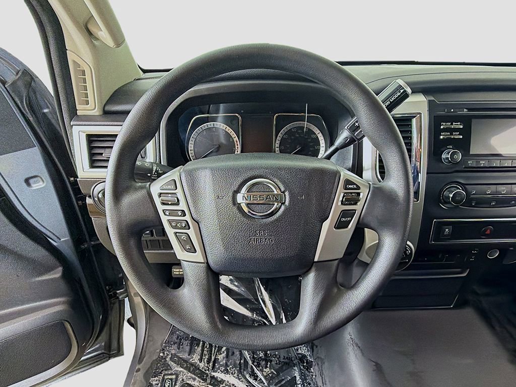 Used 2017 Nissan Titan SV image 25