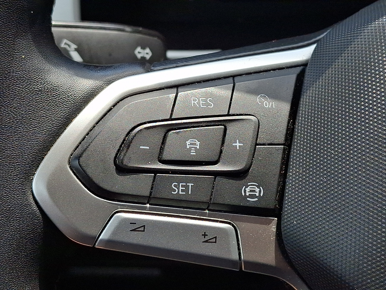 Used 2023 Volkswagen Atlas Cross Sport SE w/ Panoramic Sunroof Package AWD/4WD image 21