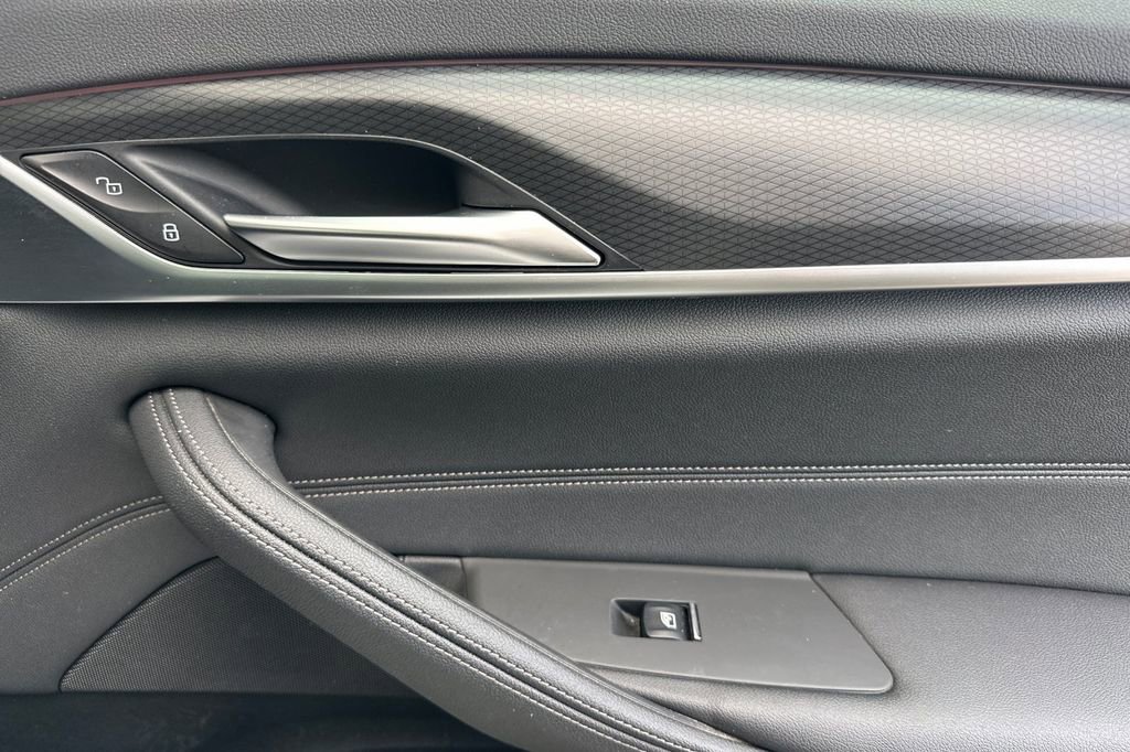 Used 2023 BMW 530e 530e iPerformance w/ M Sport Package image 18