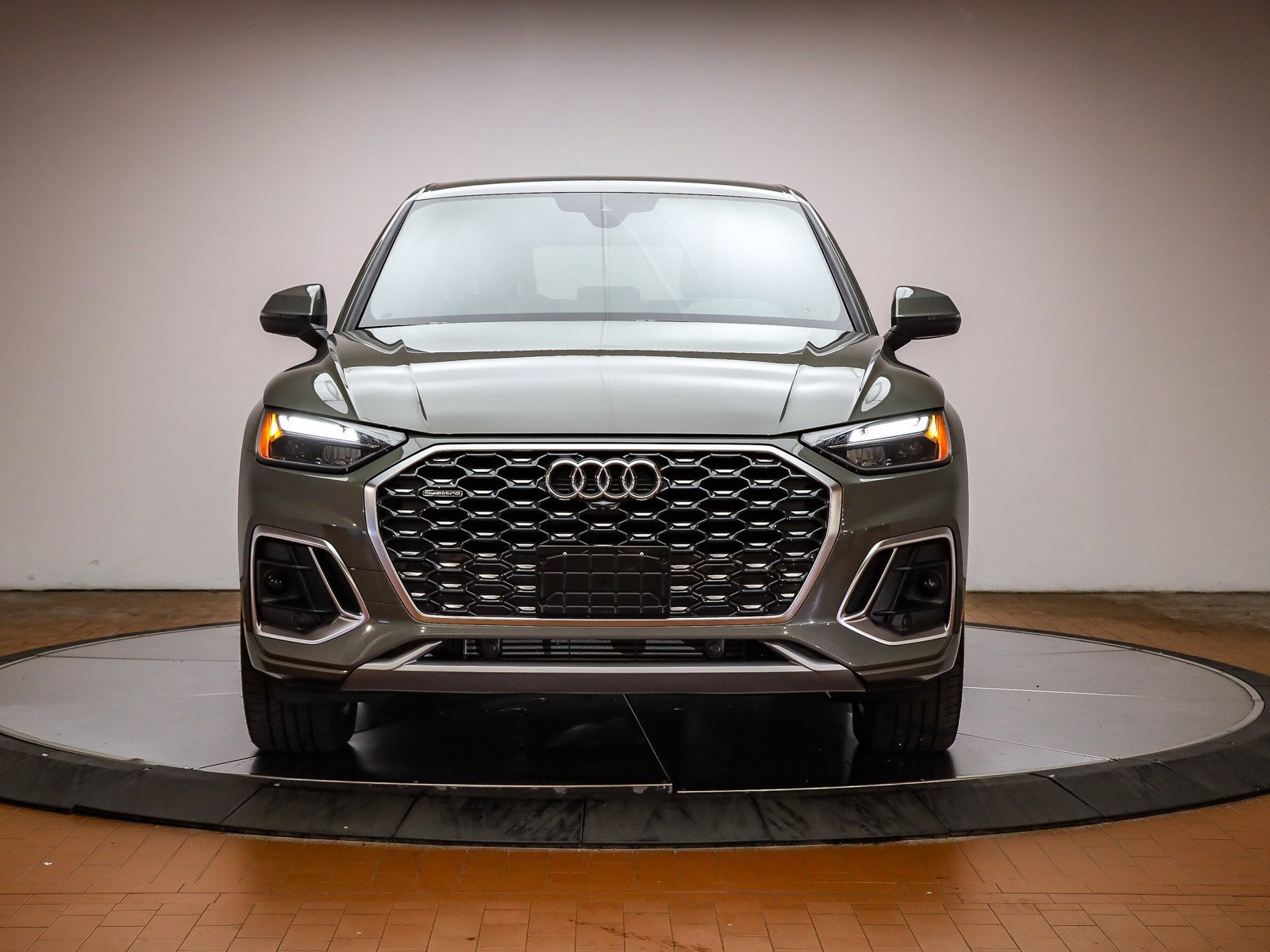 Used 2023 Audi Q5 2.0T Premium Plus w/ Premium Plus Package image 2