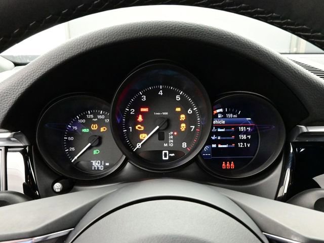 Used 2025 Porsche Macan image 9