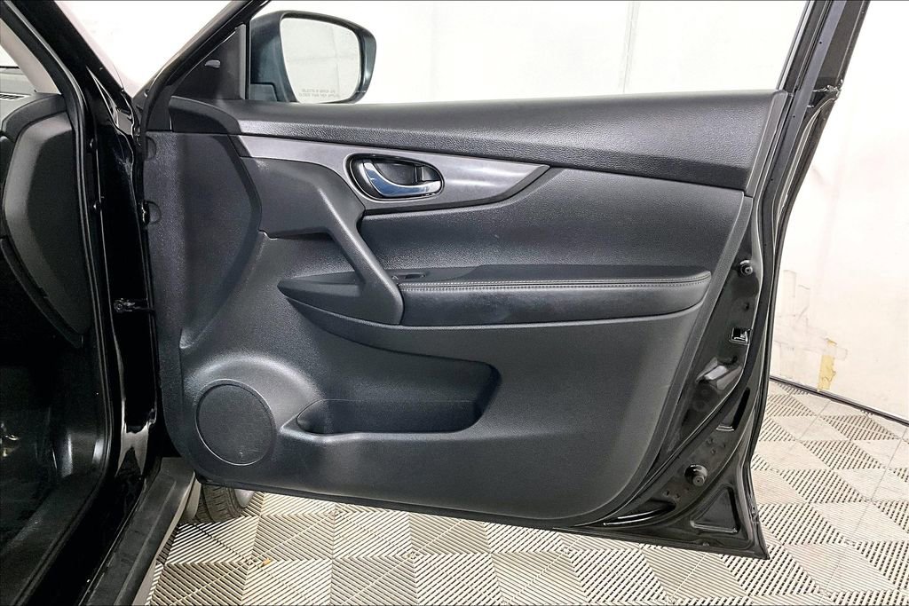 Used 2018 Nissan Rogue S image 24