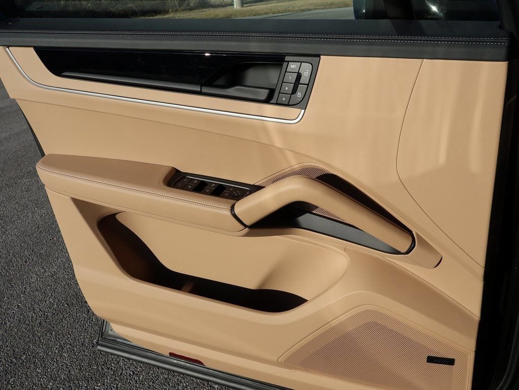 New 2026 Porsche Cayenne GTS AWD/4WD image 35