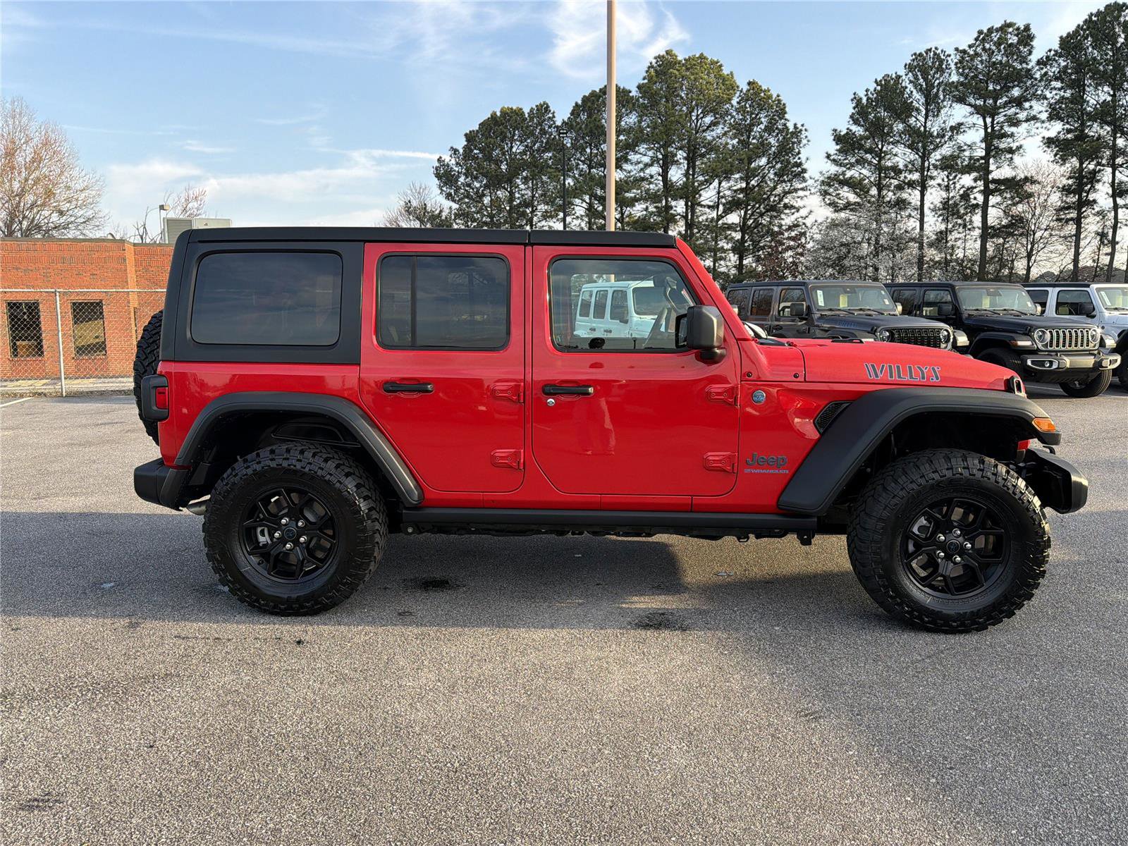 Used 2025 Jeep Wrangler Willys image 4