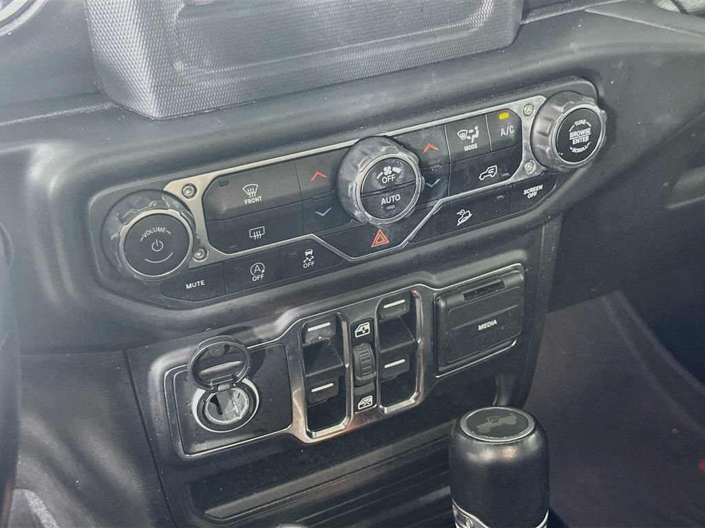Used 2021 Jeep Wrangler Unlimited Sahara AWD/4WD image 29