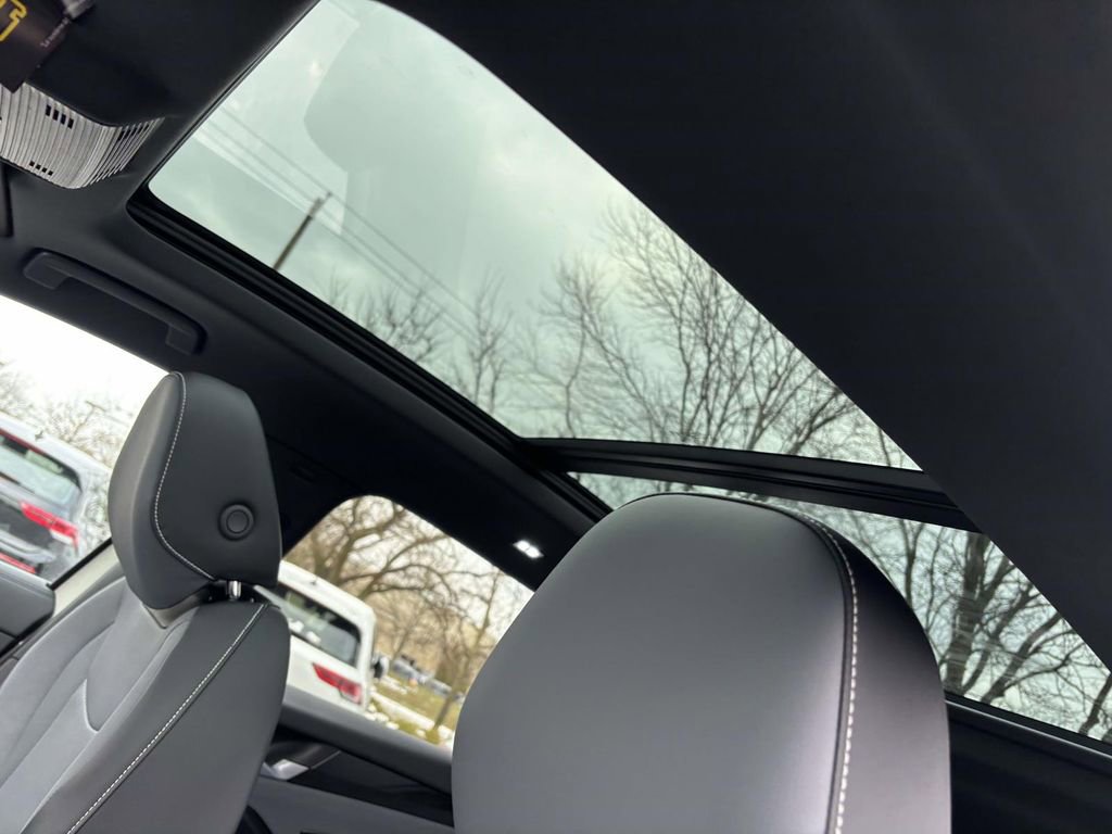 New 2026 Volkswagen Tiguan SE R-Line image 25