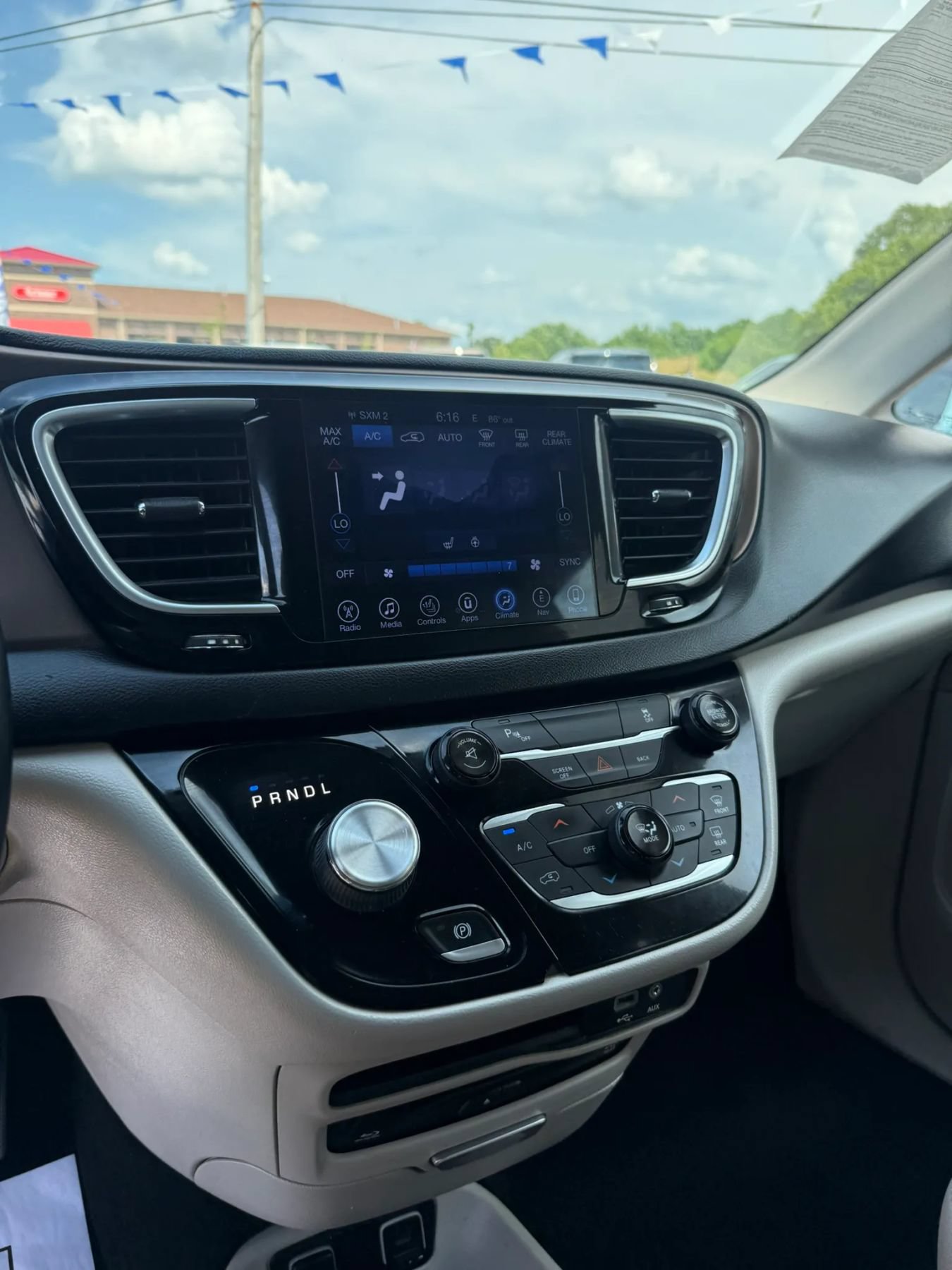 Used 2017 Chrysler Pacifica Touring-L Plus FWD image 13