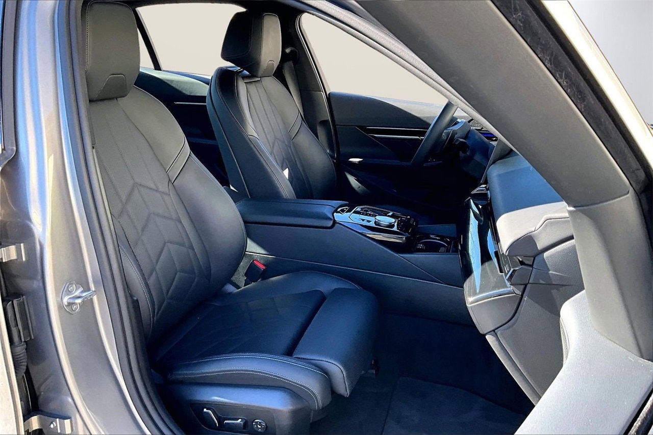 Used 2024 BMW 530i w/ Premium Package image 24