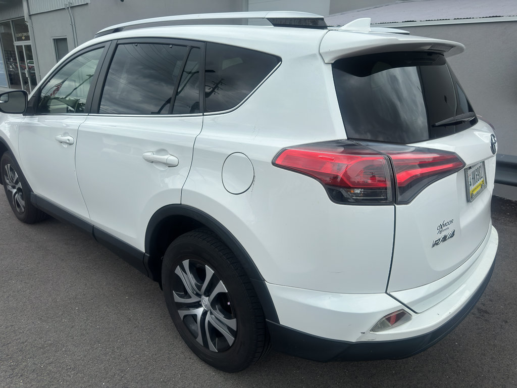 Used 2016 Toyota RAV4 LE FWD image 5