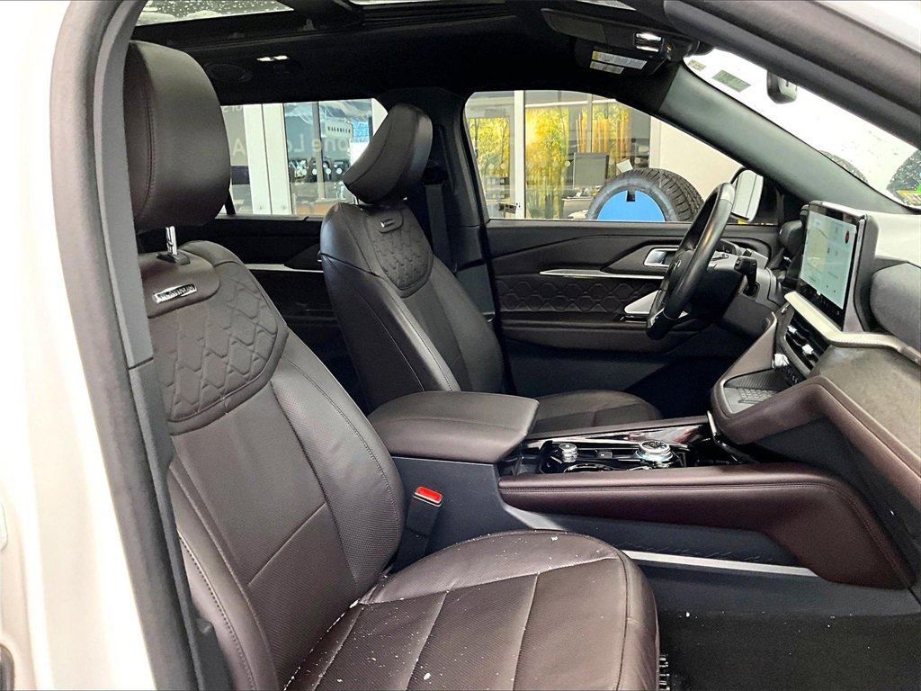 Used 2025 Ford Explorer Platinum w/ LUX Leather Package image 11