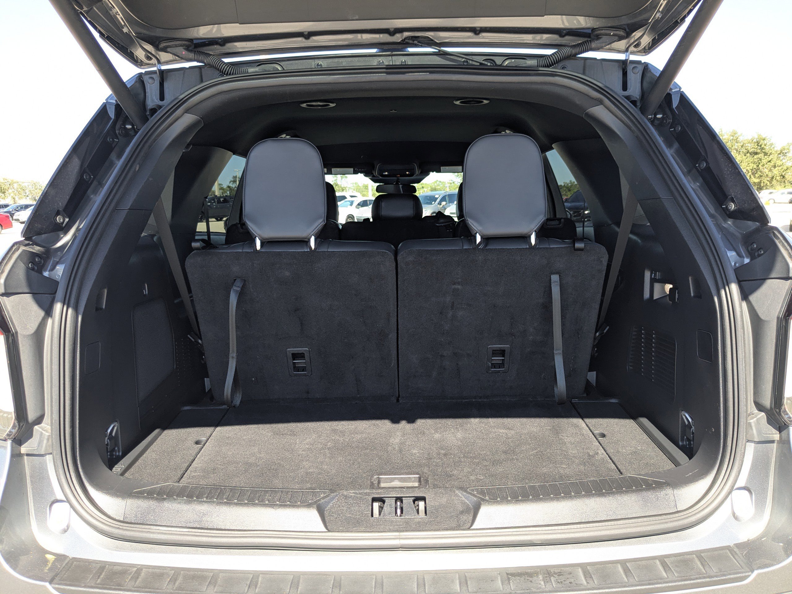 Used 2025 Ford Explorer ST-Line w/ ST-Line Street Pack image 15