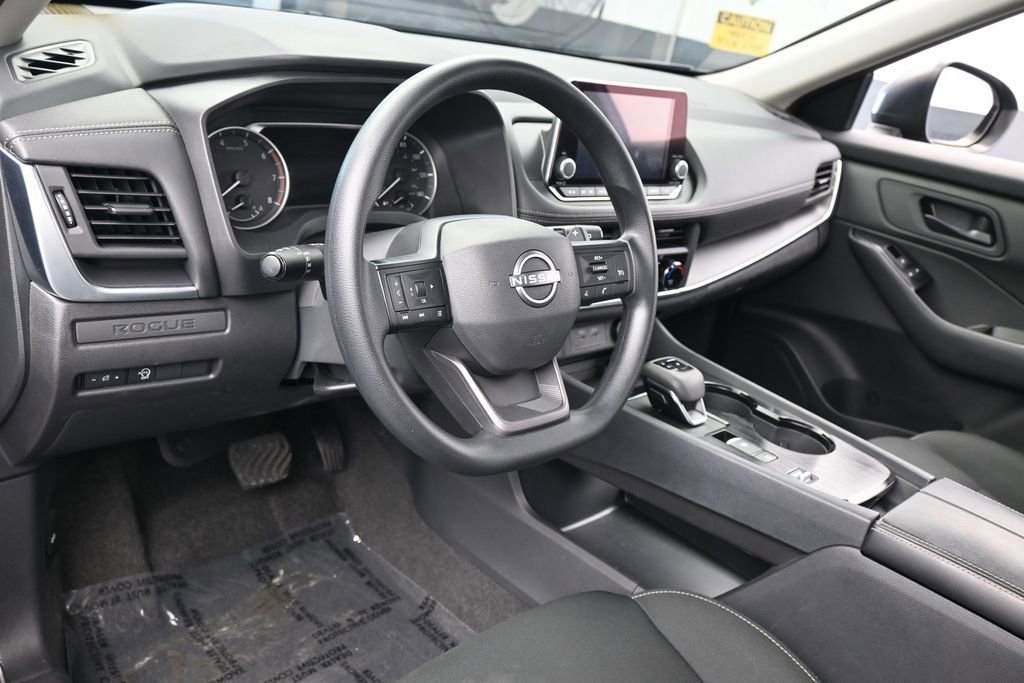 Used 2025 Nissan Rogue S FWD image 12