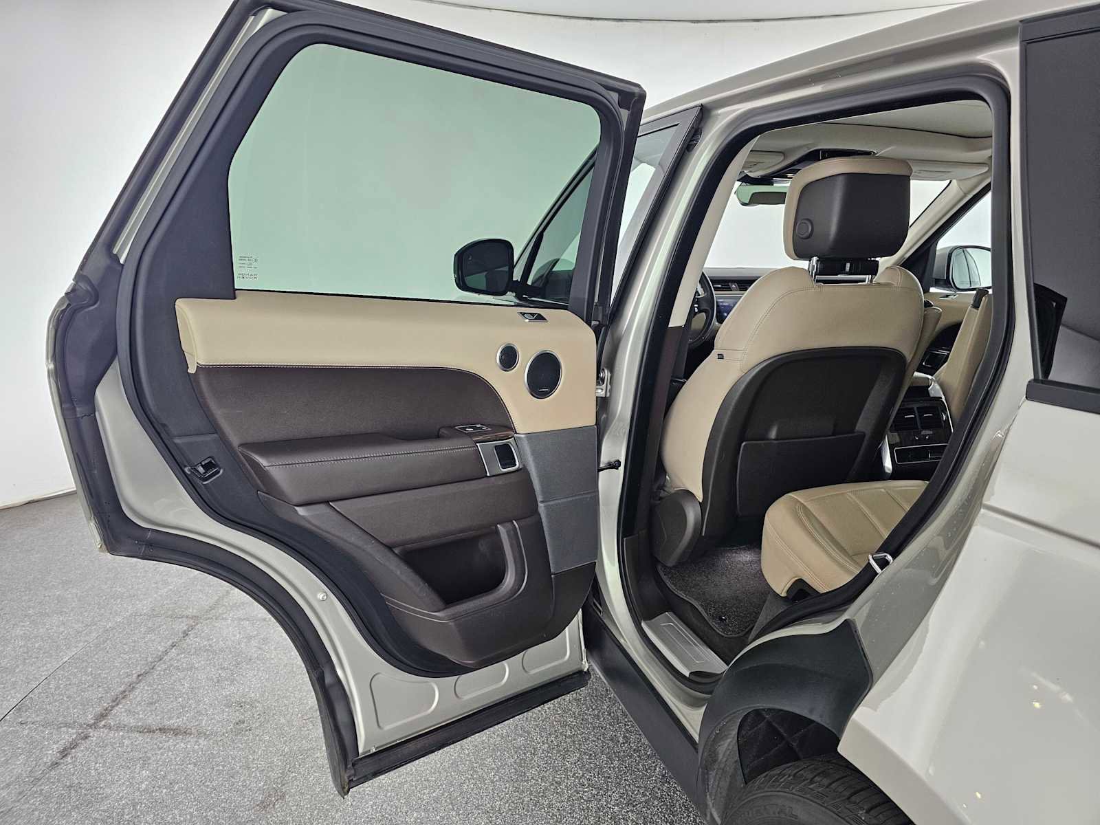 Used 2018 Land Rover Range Rover Sport HSE image 15