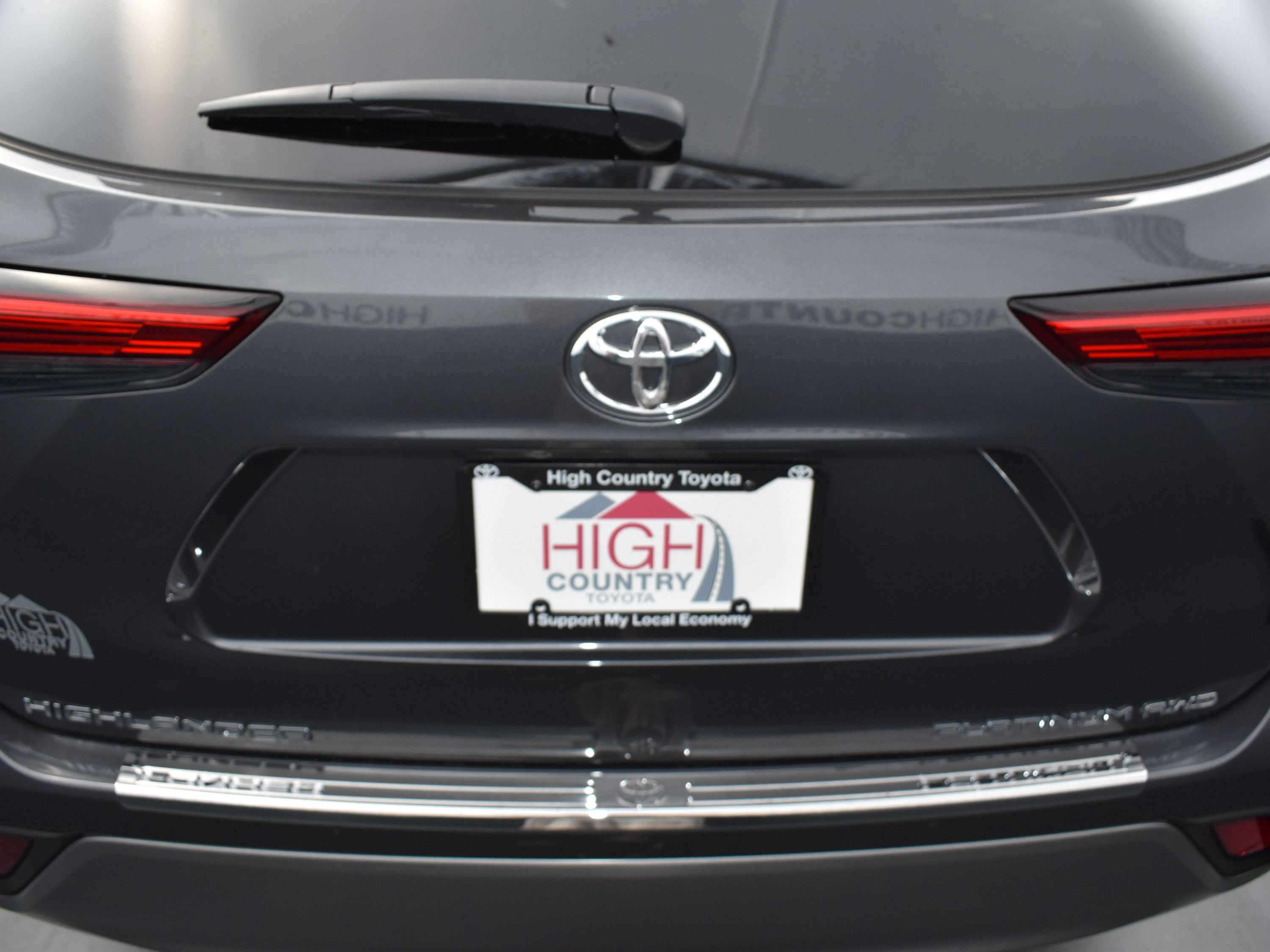 Used 2022 Toyota Highlander Platinum image 10