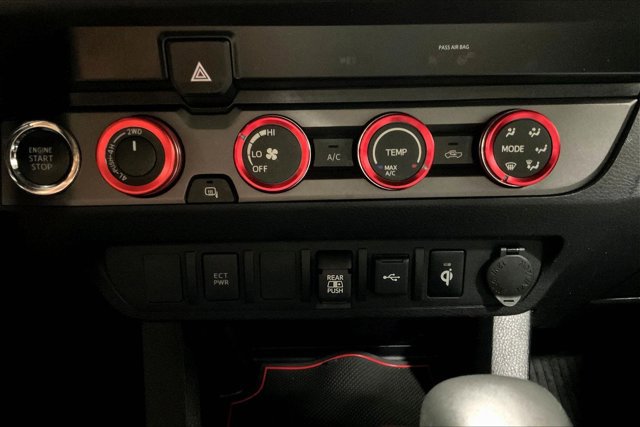 Used 2020 Toyota Tacoma TRD Off-Road w/ Blackout Package AWD/4WD image 32