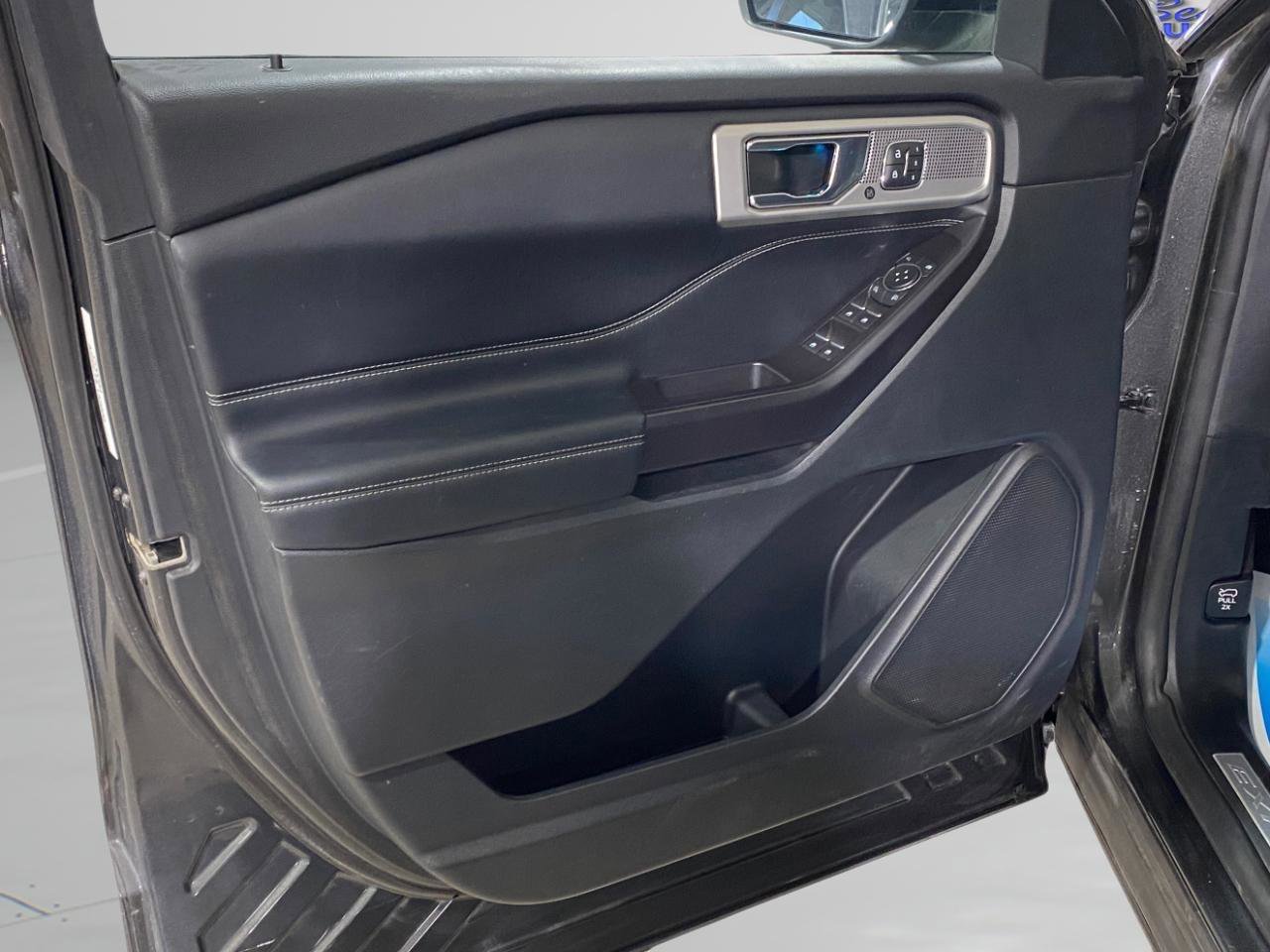 Used 2020 Ford Explorer Limited w/ Class III Trailer Tow Package image 19